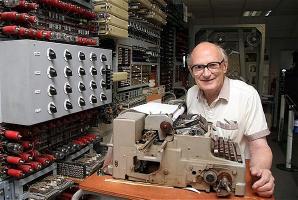 Tony Sale in front of Colossus. Copyright South Beds News [4].