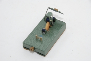 Narrow tape moisturizer