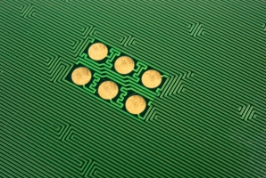 Contacts pads in the top lid, connecting the meander to the crypto board