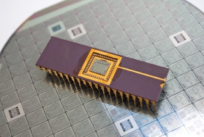 Philips OQ4430 crypto chip on a wafer