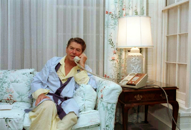 Ronald Reagan at the Eisenhower Cabin at the Augusta National Golf Course in Geaorgia (US). Copyright Reagan Library [13].