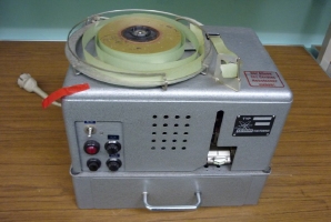 Reichert's first paper tape puncher, the Datica 100 [15]. Click for a larger view.